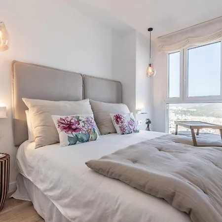 Skyline 8 Pool & Parking Free