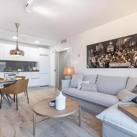 Skyline 8 Pool & Parking Free