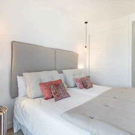 Apartment Skyline 8 Pool & Parking Free *