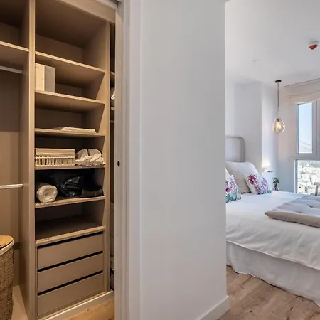 Skyline 8 Pool & Parking Free דירה מאלגה