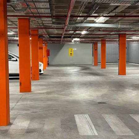 Skyline 8 Pool & Parking Free مالقة