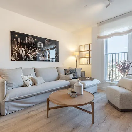Skyline 8 Pool & Parking Free * Malaga